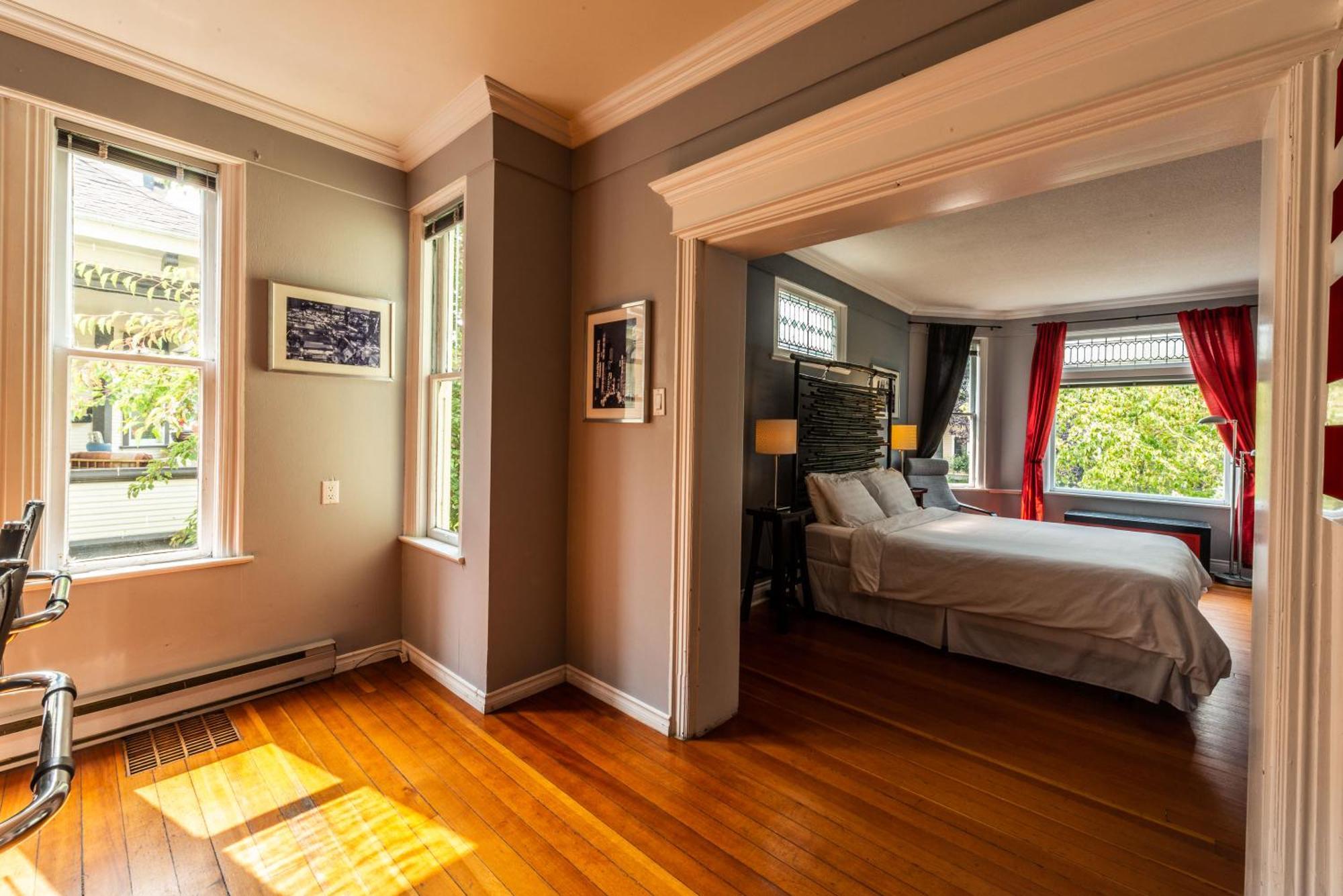 Ocean Island Garden Suites Victoria Pokoj fotografie